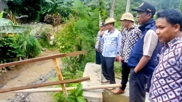 Jembatan Longkrang Bumiayu Brebes rusak akibat banjir