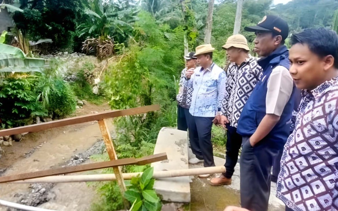 Jembatan Longkrang Bumiayu Brebes rusak akibat banjir