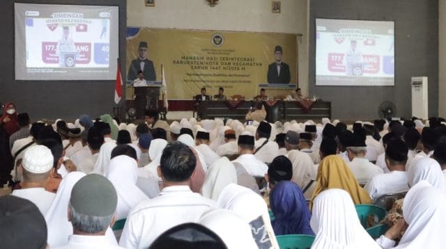 Calon Jemaah Haji Brebes 2026 mengikuti manasik di Islamic Centre Brebes