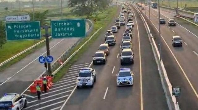Arus mudik lancar saat one way tol Brebes berlaku di Simpang Susun Pejagan Kabupaten Brebes