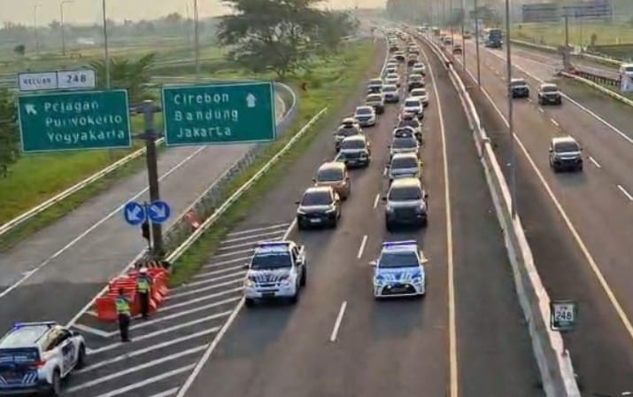 Arus mudik lancar saat one way tol Brebes berlaku di Simpang Susun Pejagan Kabupaten Brebes