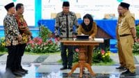 Gubernur Jawa Tengah Ahmad Luthfi bersama Wakil Ketua KPK Fitroh Rohcahyanto dalam Dialog Antikorupsi di Semarang