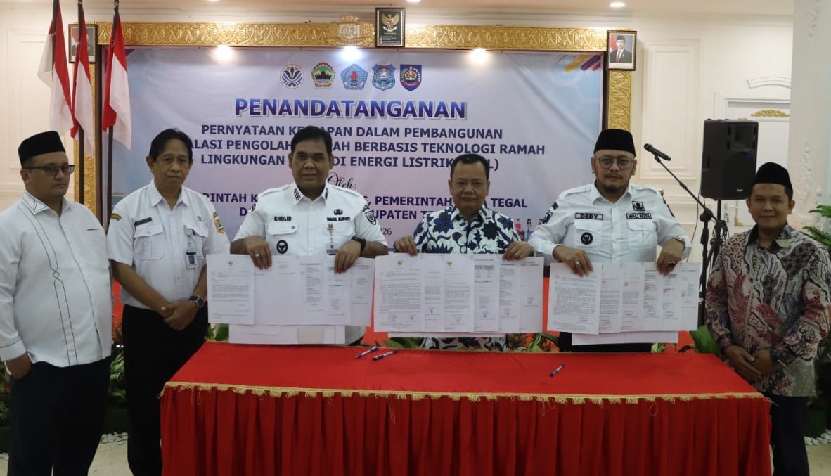 Penandatanganan kerja sama pengolahan sampah jadi energi listrik Tegal Raya oleh Brebes, Kota Tegal, dan Kabupaten Tegal