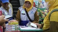 Tim pengawas terpadu memeriksa produk pangan di Pasar Tradisional Ketanggungan Kabupaten Brebes