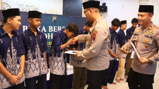 Polres Brebes santunan anak yatim dan buka puasa bersama di Masjid Baitul Muttaqin