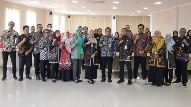 Sekda Brebes Dr Tahroni membuka kegiatan Rembuk Stunting Brebes di Aula KPT Brebes