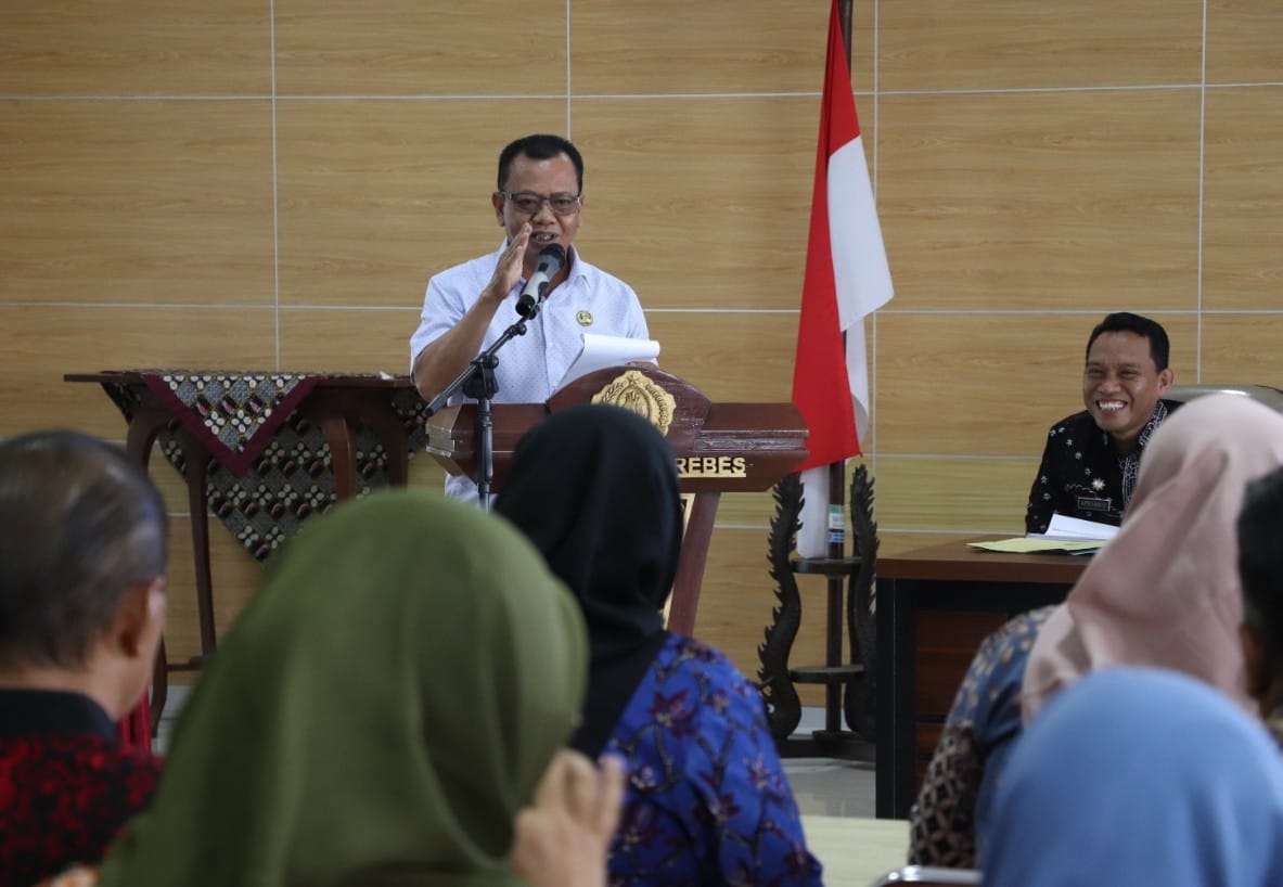 Wakil Bupati Brebes Wurja SE memberikan arahan dalam Rakor POK 2026 di Aula KPT Brebes