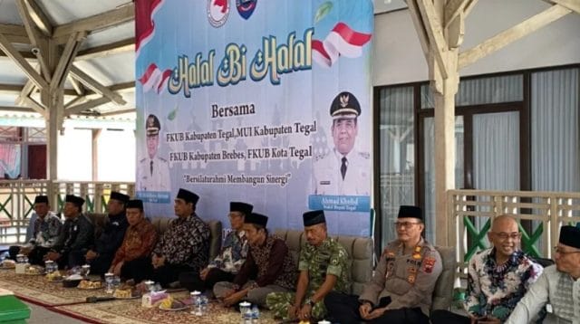 Kegiatan halal bihalal lintas agama di Pendopo Wakil Bupati Tegal yang dihadiri Polres Tegal dan tokoh agama