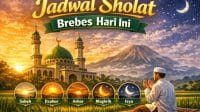 Pemandangan menara masjid saat fajar menyingsing sebagai ilustrasi jadwal sholat Brebes hari ini