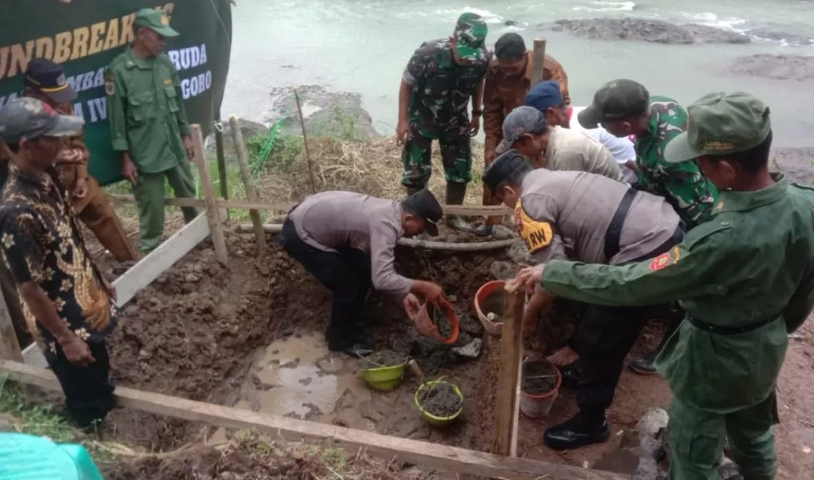 Jembatan Garuda Bantarkawung Brebes Peletakan Batu Pertama Peletakan batu pertama pembangunan Jembatan Garuda Bantarkawung Brebes di atas Sungai Ciraja Desa Bantarkawung