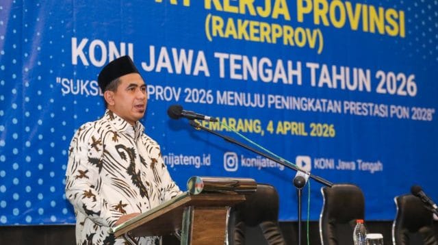 Wakil Gubernur Jawa Tengah Taj Yasin Maimoen memberi arahan pada Rakerprov KONI Jateng 2026 terkait persiapan Porprov Jateng 2026
