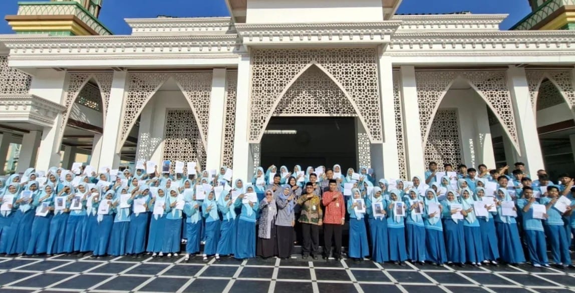 Ilustrasi prestasi siswa MAN 2 Brebes yang berhasil lolos PTN 2026 melalui jalur SNBP, Poltekkes, dan SPAN-PTKIN