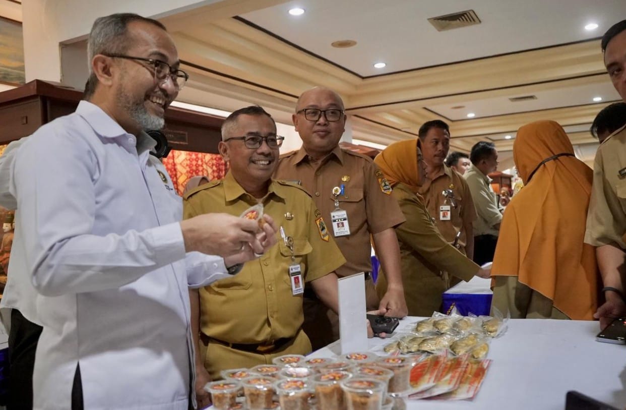 Program MBG Jawa Tengah Pilot Project Penguatan Kemitraan Nasional FGD Penguatan Kemitraan Program MBG Jawa Tengah dengan Kemenko Pangan di Semarang