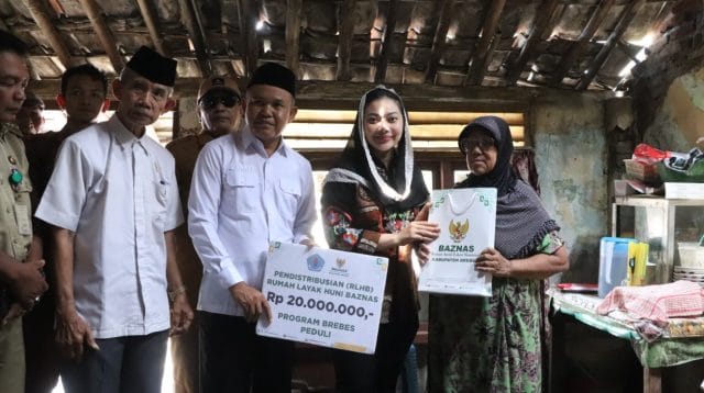 Rodiyah Terima Bantuan RTLH di Brebes dari Pemkab